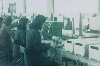 南京這個(gè)老牌兵工廠,生產(chǎn)的熊貓電視機(jī)風(fēng)靡全國,女工穿旗袍上班